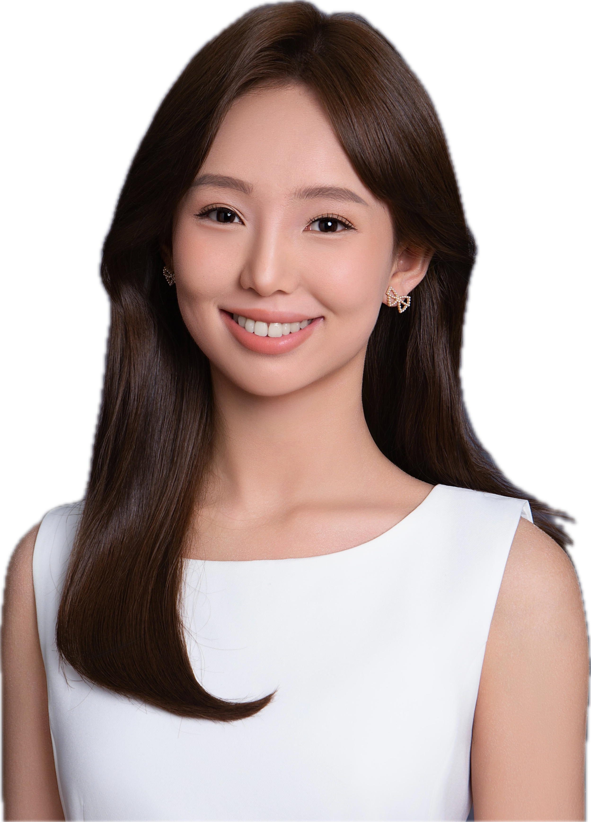 Minko Ma smiling in a white sleeveless top